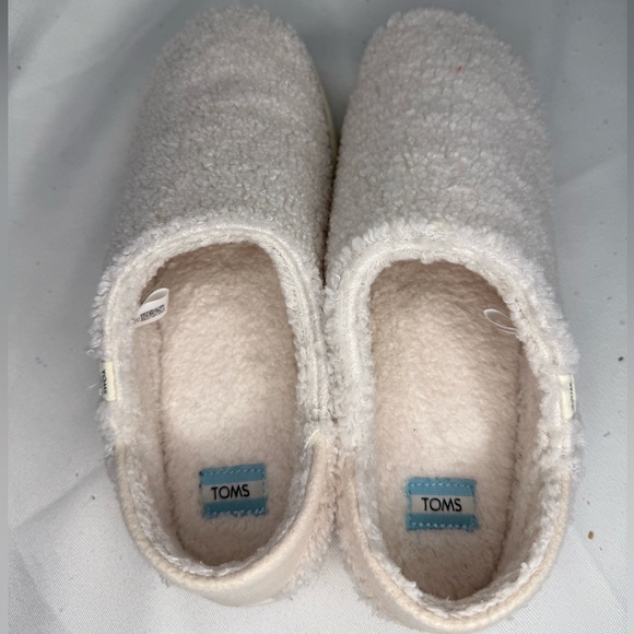 TOMS Off-White Shearling Slip on shoes - Picture 2 of 9
